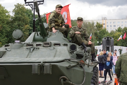 Новогиреевских призывников приглашают на водительские курсы ДОСААФ