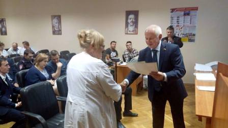 Владимир Чикунов наградил лучших сотрудников военкомата по итогам весеннего призыва