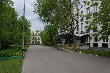 За лето в Новогирееве комплексно отремонтировали территории двух объектов образования