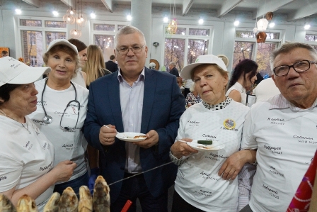 Глава управы и глава муниципального округа вручили грамоты лучшим кулинарам района 