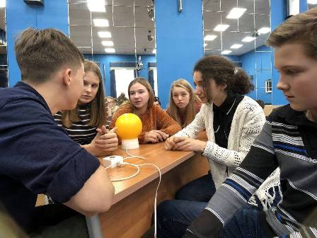 В школе № 1310 прошёл межрайонный брейн-ринг по москвоведению