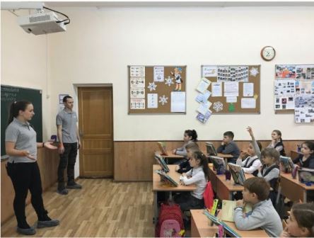 Волонтёры отряда «Лиза Алерт» научили школьников безопасности в городе