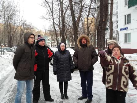 Муниципальные депутаты приняли участие в обходе новогиреевских дворов главой управы